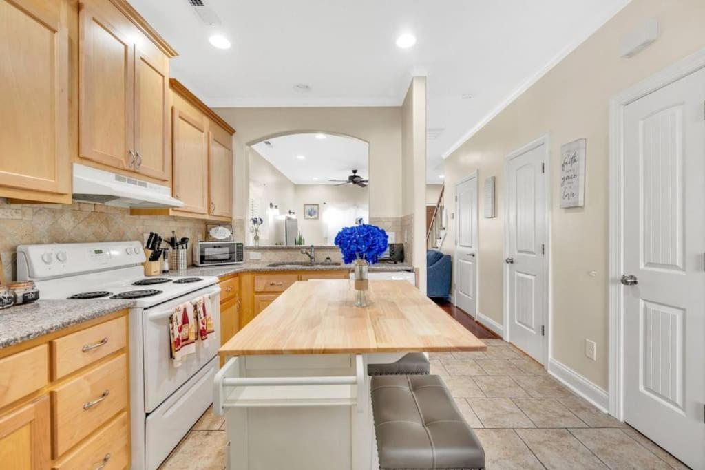 Cozy 2B Townhouse King Bed Free Parking Tv In Brs Villa Concord Exterior photo
