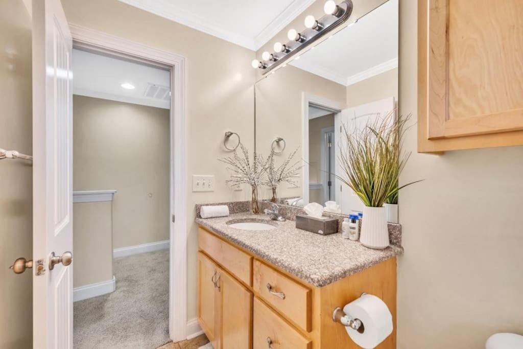 Cozy 2B Townhouse King Bed Free Parking Tv In Brs Villa Concord Exterior photo
